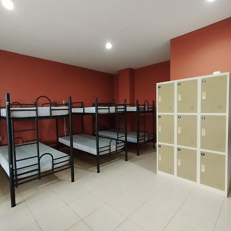 بيت شباب Footprints Xperience ماتارام المظهر الخارجي الصورة